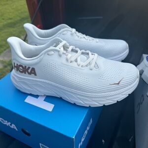 New Women’s Hoka Shoes Size 7.5 White Arahi 7